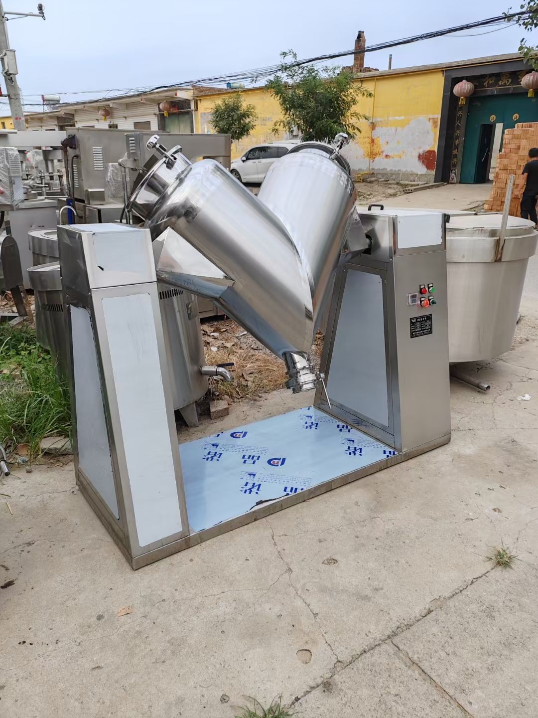轉(zhuǎn)讓二手V型混合機(jī) 一臺(tái)容積200升食品級(jí)高效V型混合機(jī)
