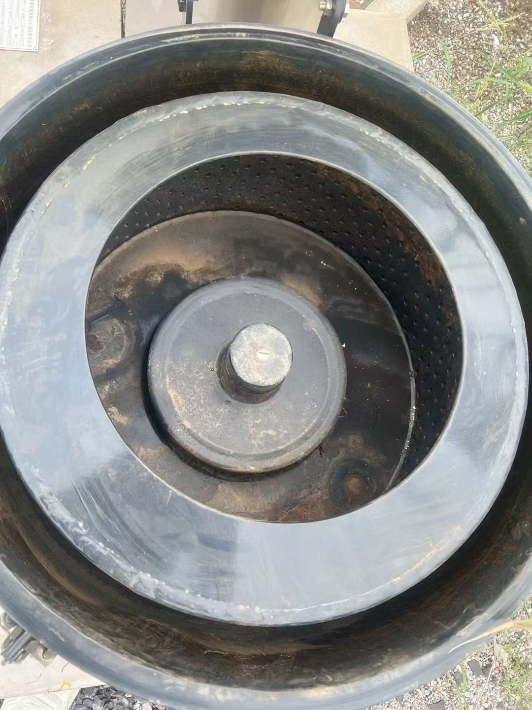 轉(zhuǎn)讓二手平板離心機(jī) 一臺(tái)600型內(nèi)襯哈拉平板密閉離心機(jī)