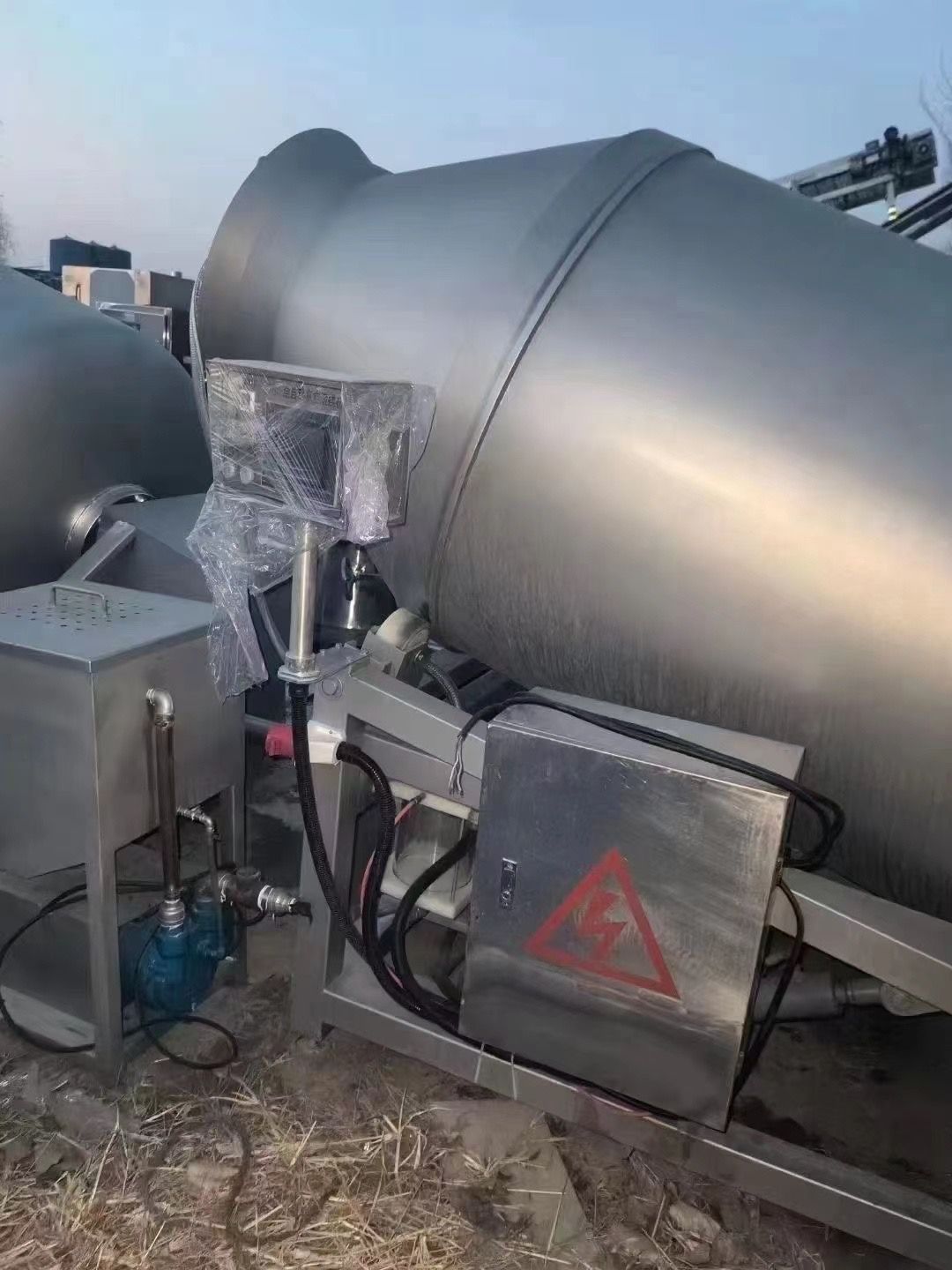 轉(zhuǎn)讓二手真空滾揉機 兩臺容積2000升全自動傾斜真空滾揉機