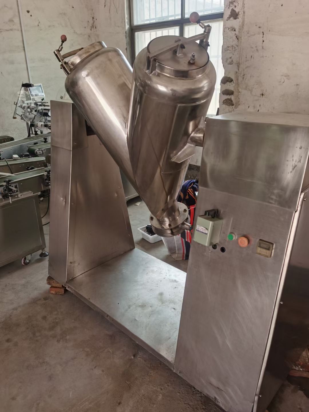 轉(zhuǎn)讓二手V型混合機 一臺容積100L全不銹鋼高效V型混合機