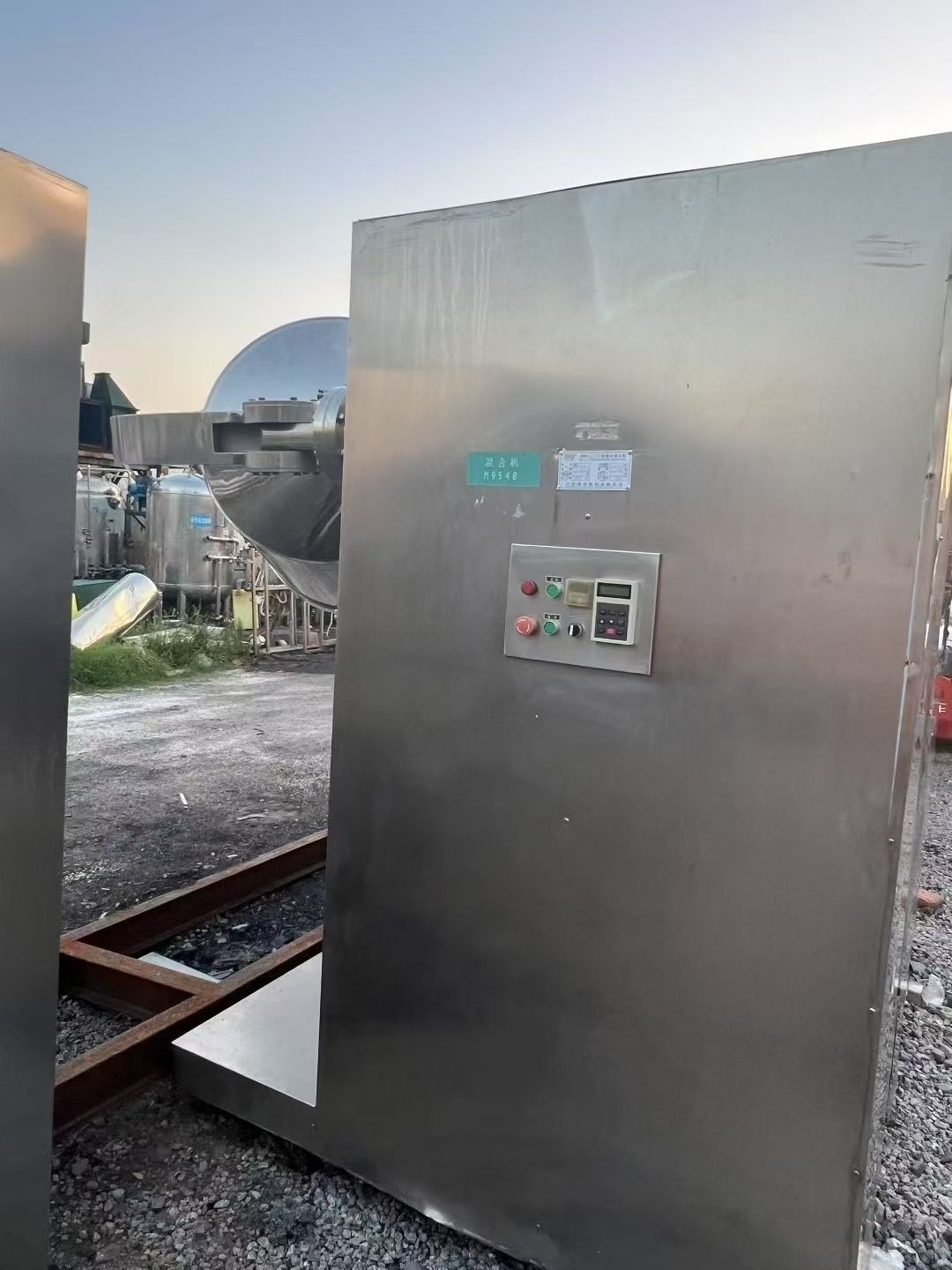 转让二手三维混合机 一台容积1500升高效三维运动混合机