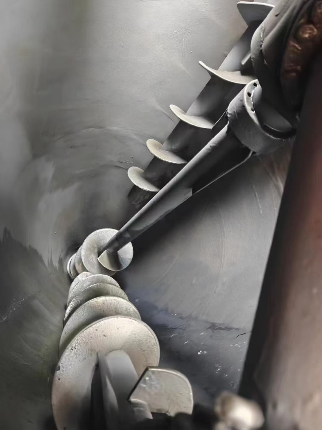 轉(zhuǎn)讓二手錐形混合機(jī) 六臺(tái)容積8立方上海雙龍產(chǎn)三螺旋錐形混合機(jī)