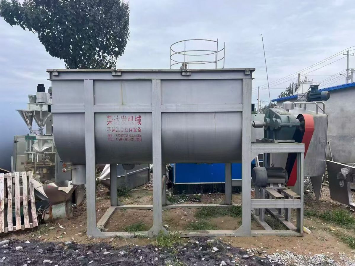 转让二手螺带混合机 一台容积6立方碳钢卧式螺带混合机