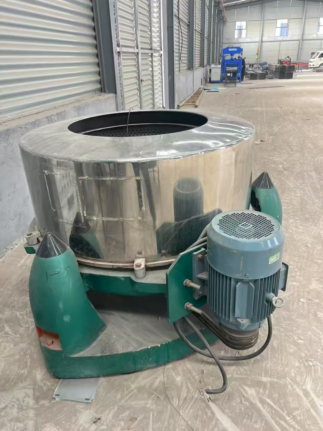 轉(zhuǎn)讓二手三足離心機(jī) 一臺1200型食品級重型三足脫水離心機(jī)