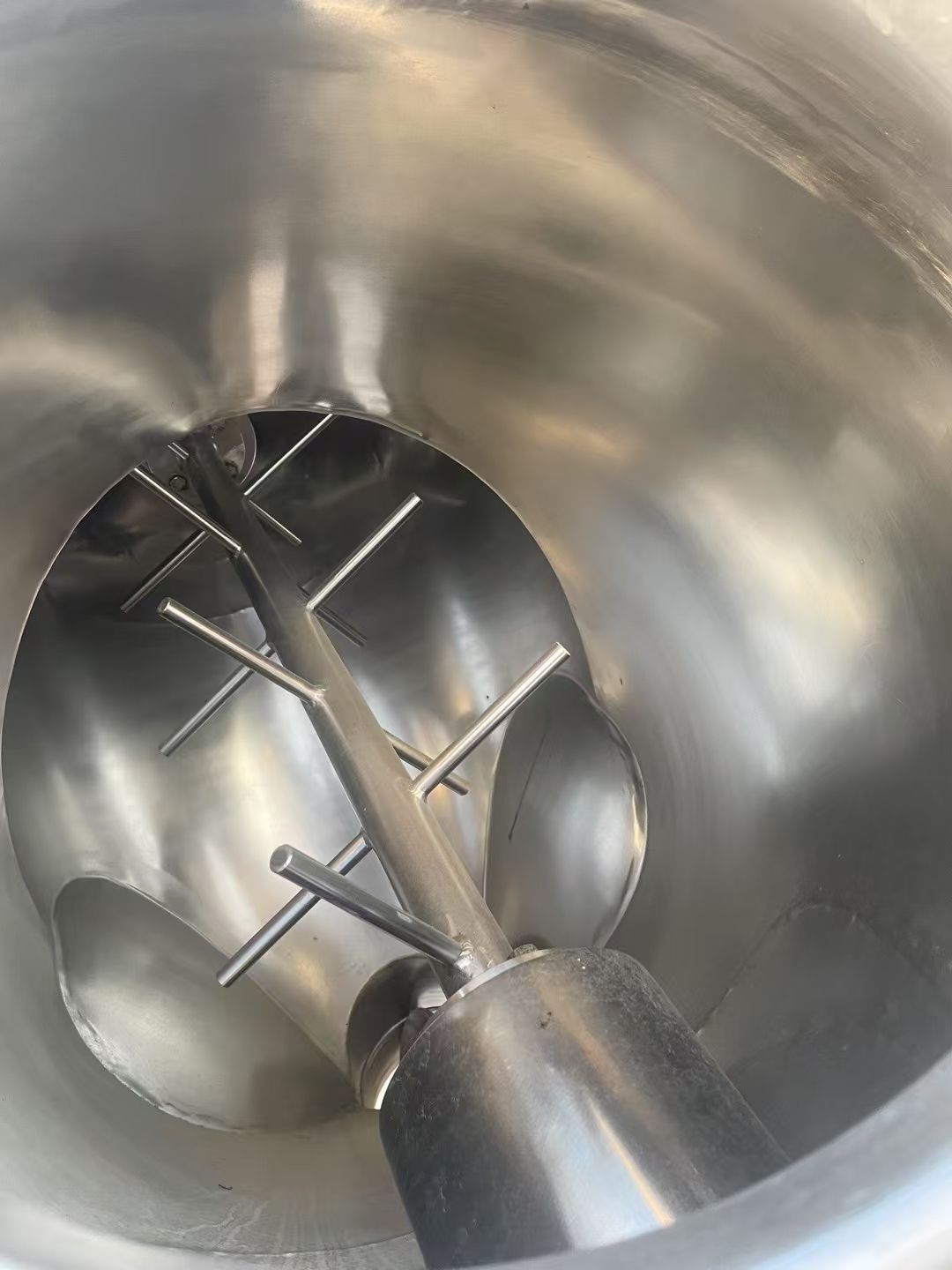 轉(zhuǎn)讓二手V型混合機(jī) 一臺(tái)容積500升配強(qiáng)制攪拌高效V型混合機(jī)