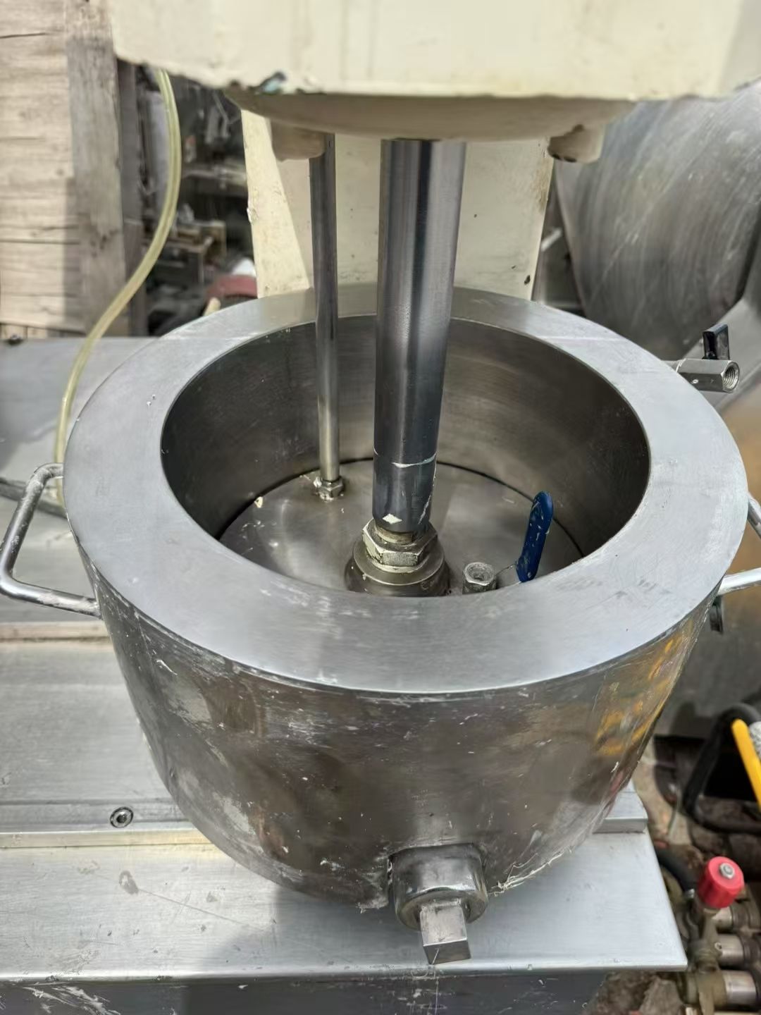 轉(zhuǎn)讓二手行星攪拌機 一臺容積5L帶壓料實驗型行星攪拌機