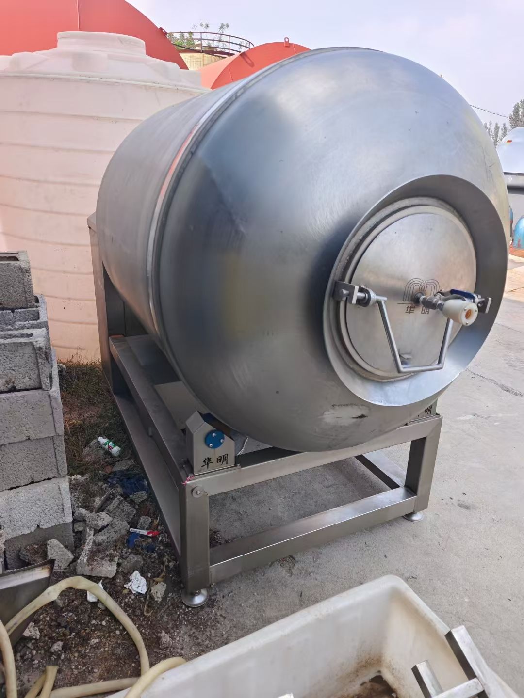 轉讓二手真空滾揉機 一臺容積1500L變頻調速真空滾揉機