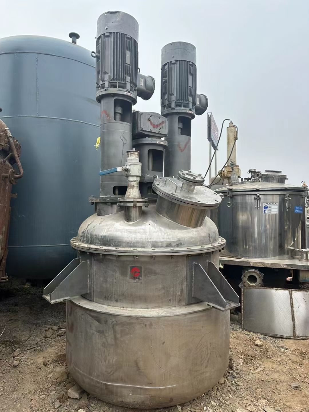 轉(zhuǎn)讓二手分散罐 一臺(tái)容積1立方三個(gè)電機(jī)高速分散罐
