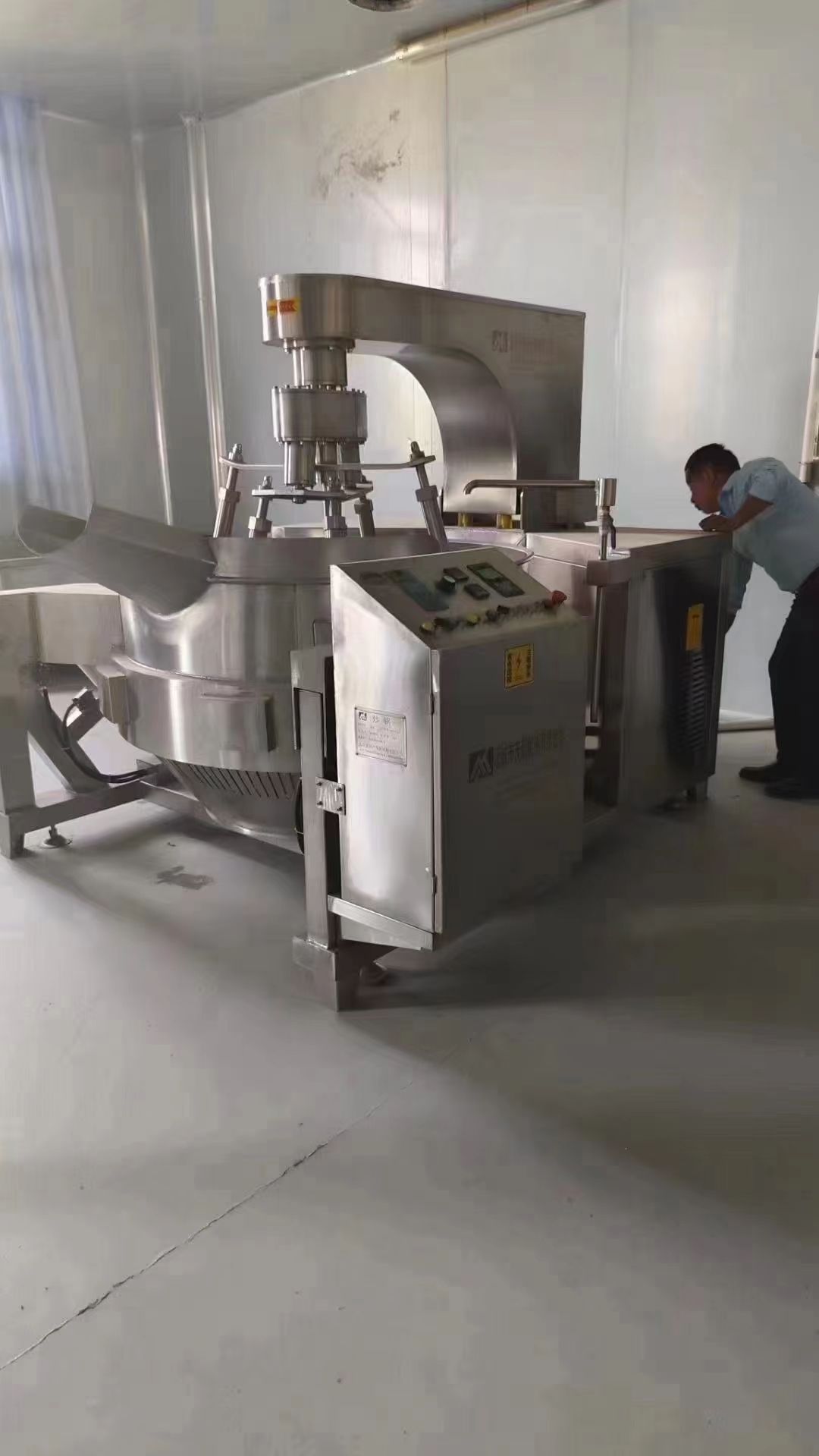 轉(zhuǎn)讓二手行星炒鍋 四臺容積850L電磁加熱全自動行星炒鍋