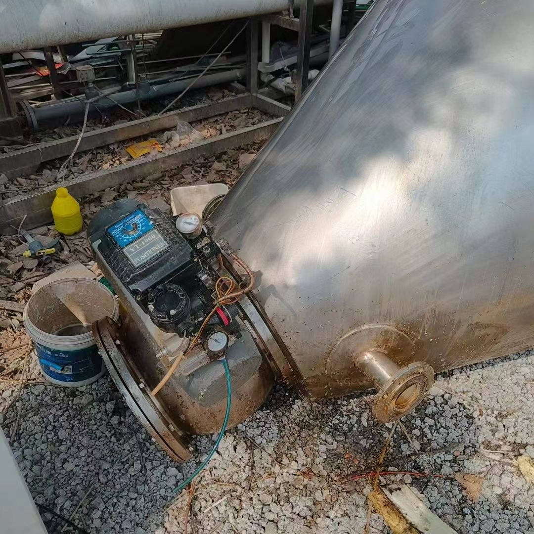 轉(zhuǎn)讓二手錐形干燥機(jī) 一臺(tái)容積5000L錐形螺帶干燥機(jī)