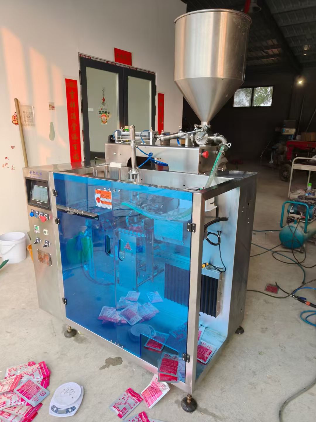 轉(zhuǎn)讓二手給袋式包裝機 一臺210型液體水平給袋式包裝機