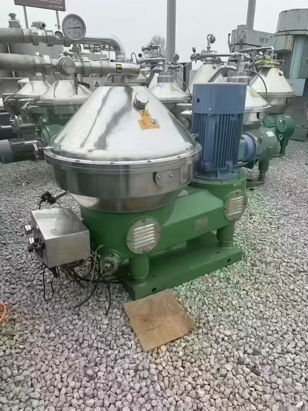轉(zhuǎn)讓二手碟式分離機(jī) 兩臺DHFX614型兩相分離碟式分離機(jī)