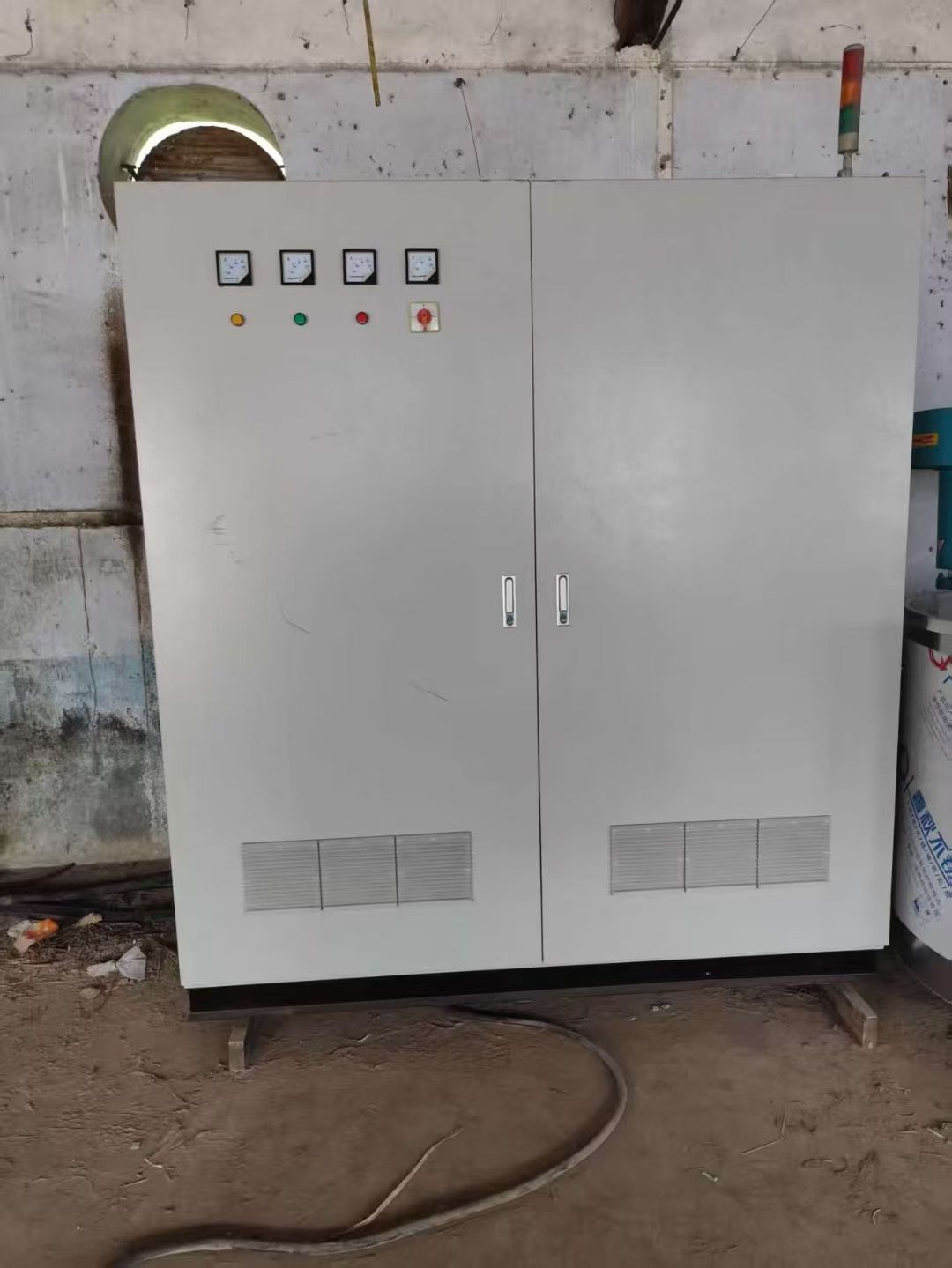 转让二手卧式砂磨机 一台容积100升全陶瓷纳米砂磨机