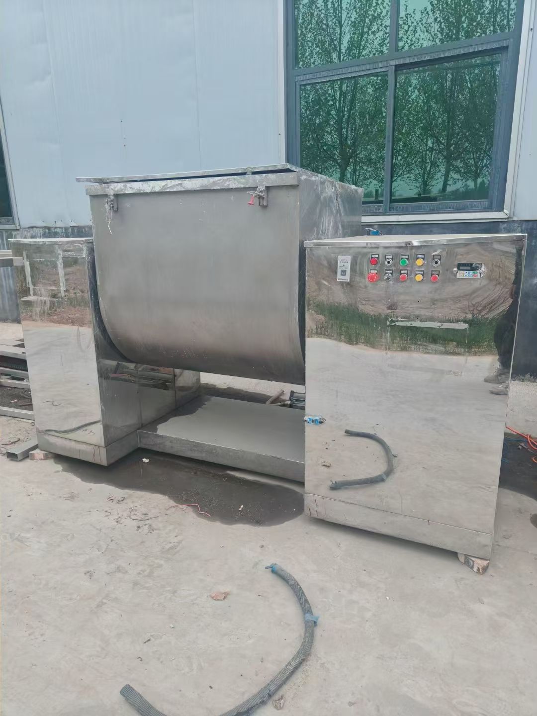 轉(zhuǎn)讓二手槽型混合機 一臺容積1200升大型槽型混合機
