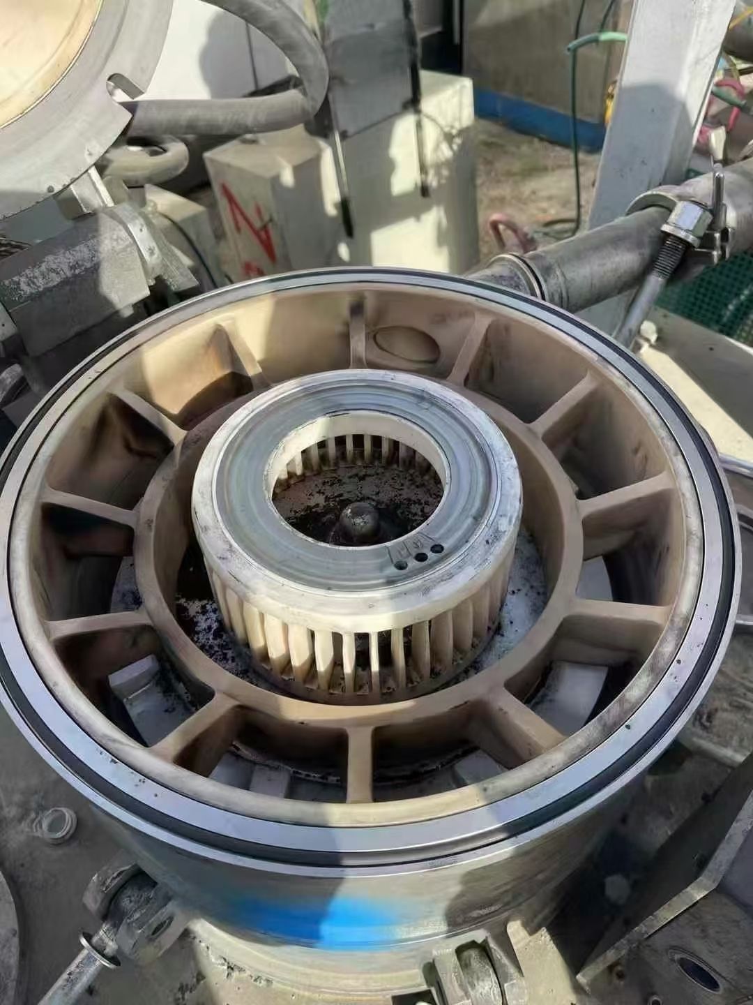 轉(zhuǎn)讓二手超威粉碎機(jī) 一套450型內(nèi)襯陶瓷外不銹鋼超威式粉碎機(jī)