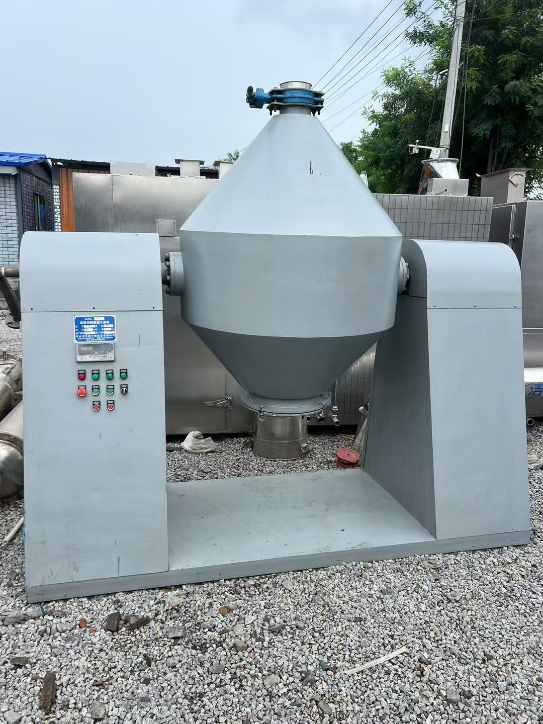 轉讓二手雙錐干燥機 一臺容積500L外碳鋼內不銹鋼真空回轉雙錐干燥機
