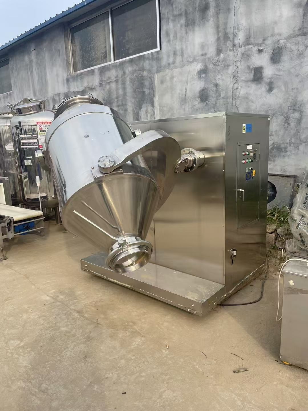 轉(zhuǎn)讓二手三維混合機(jī) 一臺(tái)容積600L江蘇瑰寶產(chǎn)高效三維運(yùn)動(dòng)混合機(jī)