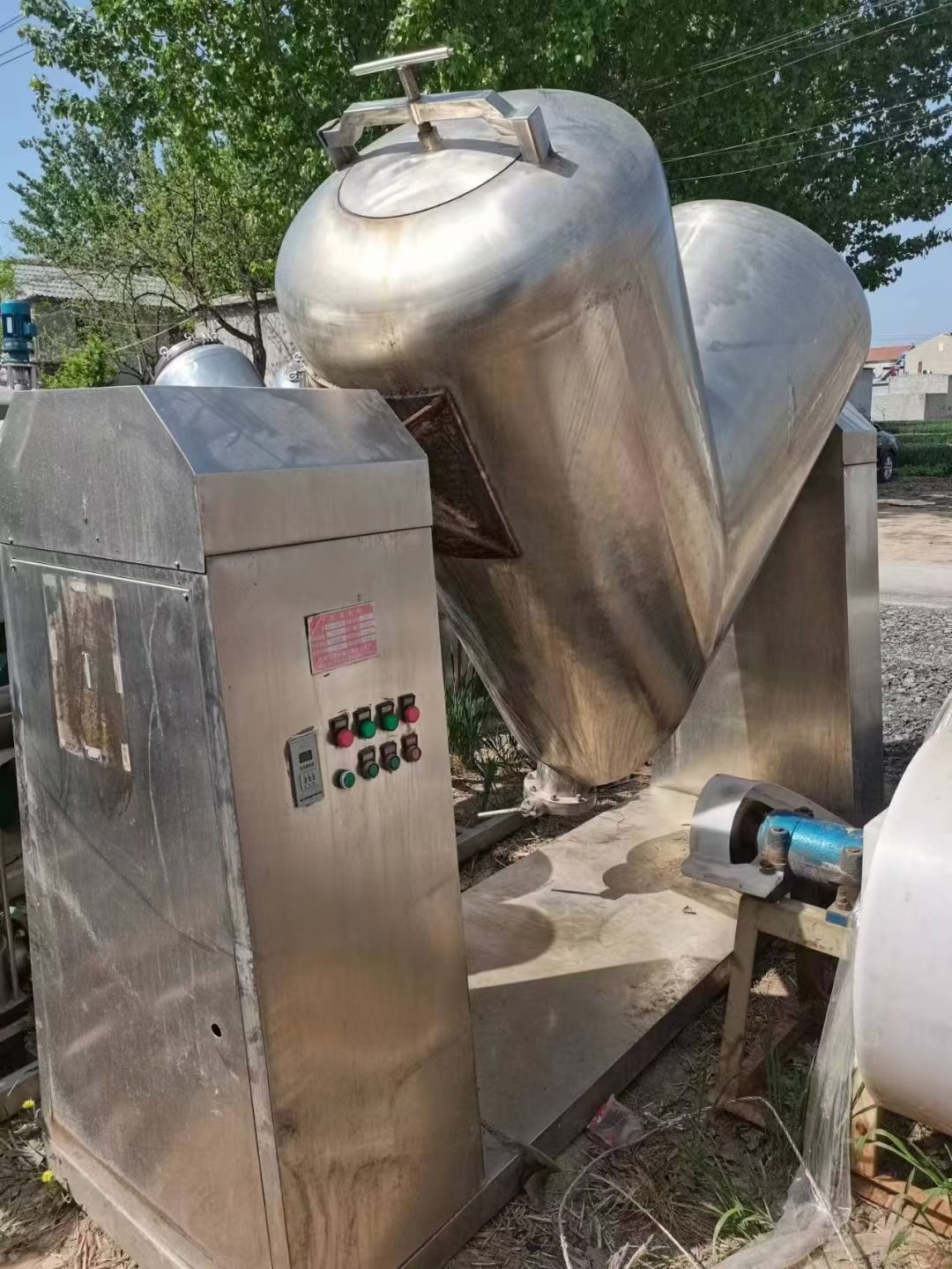 轉讓二手V型混合機 一臺容積1500L不銹鋼高效V型混合機
