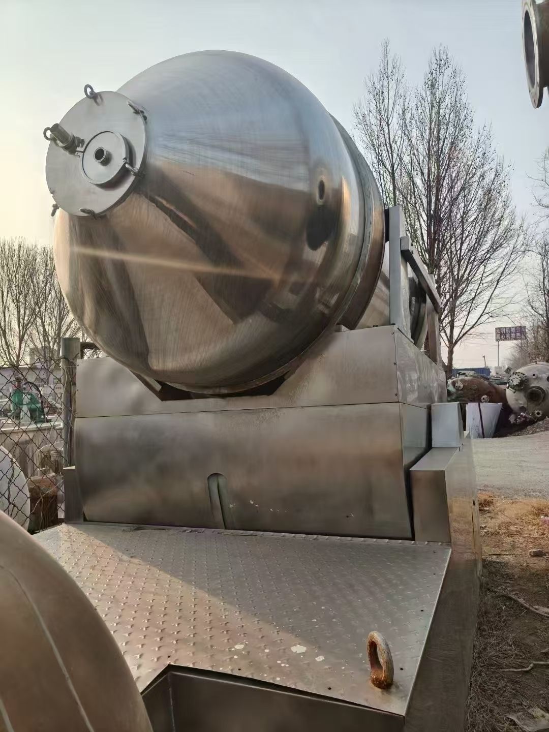 轉(zhuǎn)讓二手二維混合機(jī) 一臺(tái)容積8000L大型二維運(yùn)動(dòng)混合機(jī)