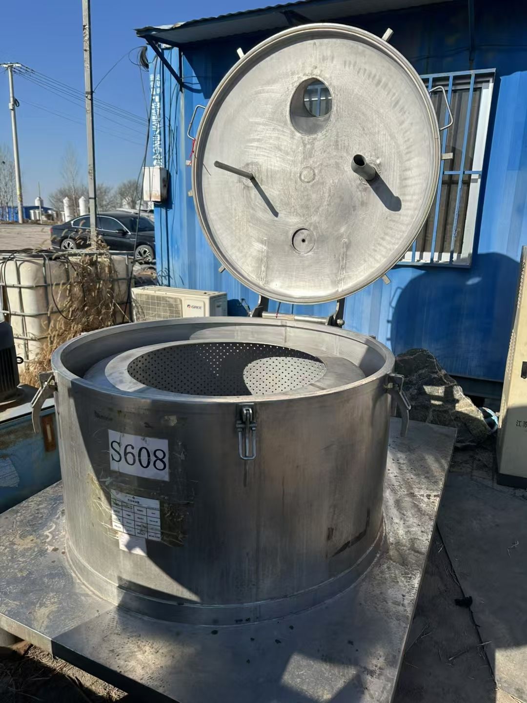 轉(zhuǎn)讓二手平板離心機 一臺1000型江蘇牡丹產(chǎn)材質(zhì)316平板密閉離心機
