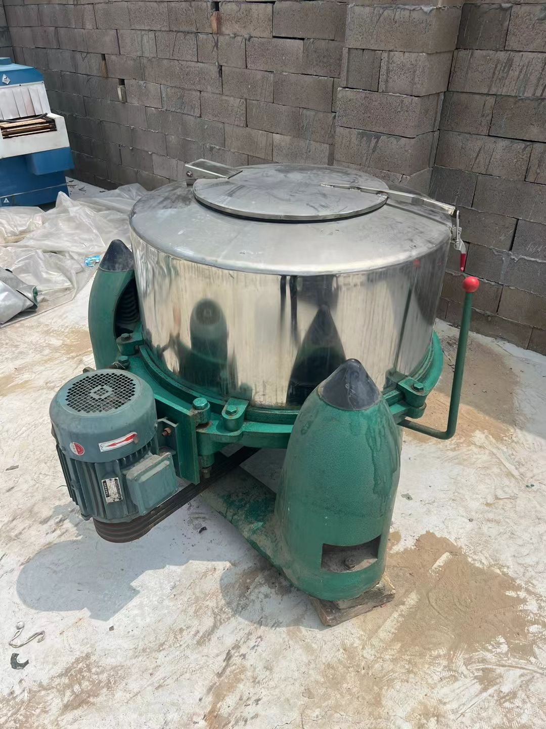 轉(zhuǎn)讓二手三足離心機 一臺800型張家港產(chǎn)三足脫水離心機