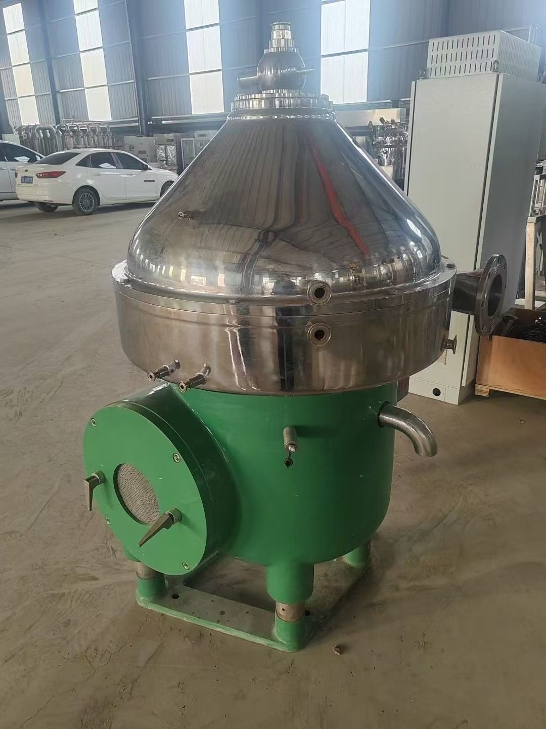 轉(zhuǎn)讓二手碟式分離機(jī)  華鼎產(chǎn)一臺BTSX90型碟式分離機(jī)