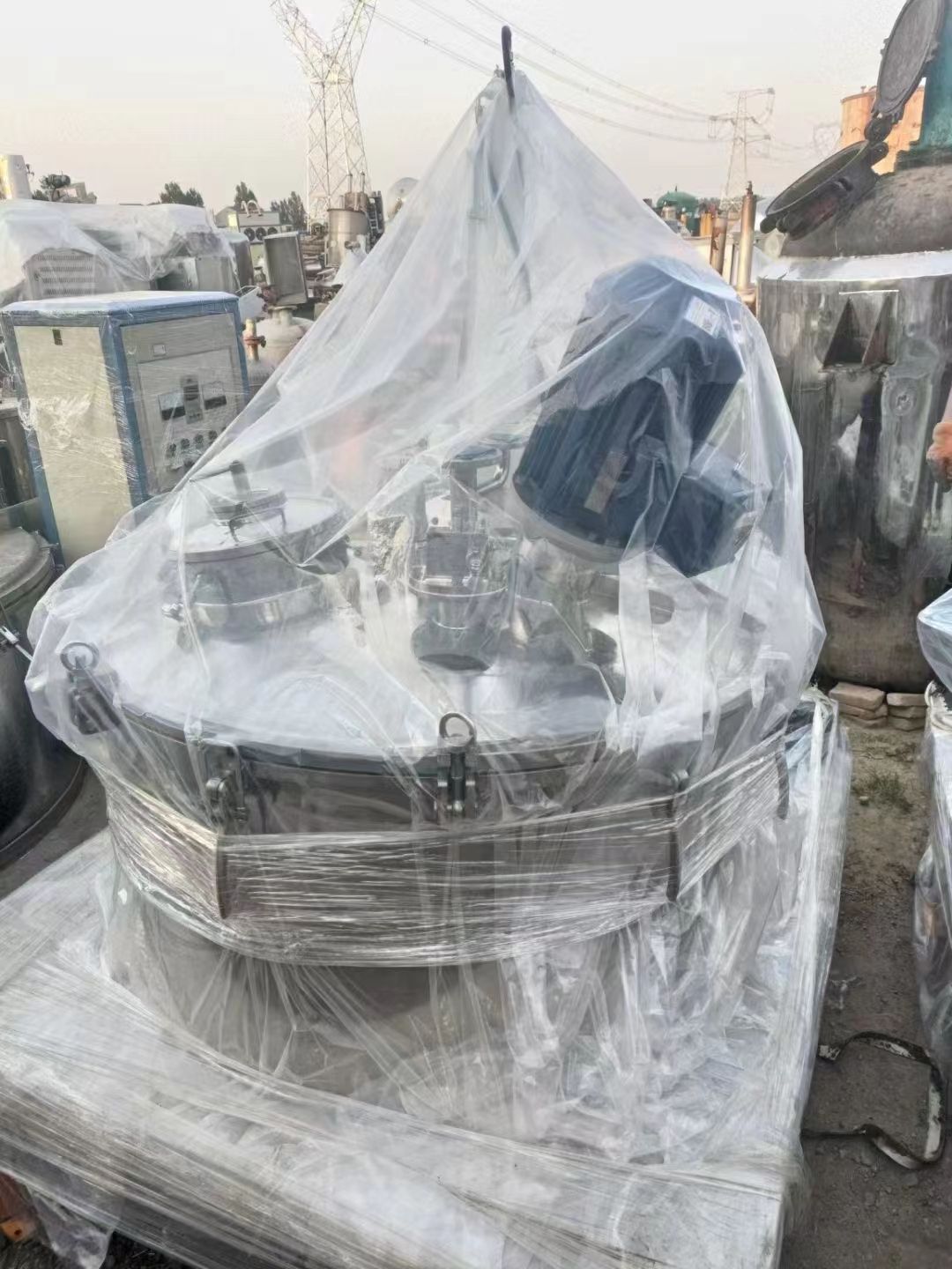 轉(zhuǎn)讓二手刮刀離心機(jī) 一臺1250型賽得利產(chǎn)刮刀下卸料離心機(jī)
