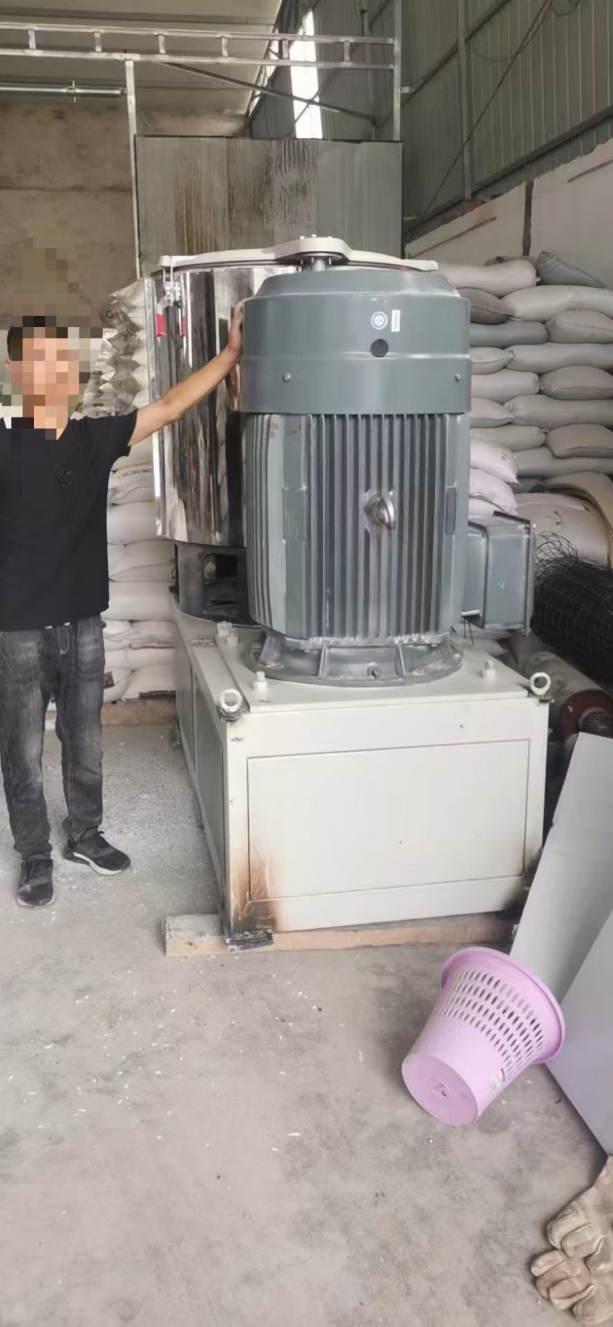 轉(zhuǎn)讓二手高速混合機(jī) 一臺(tái)容積500L電機(jī)132千瓦立式高速混合機(jī)
