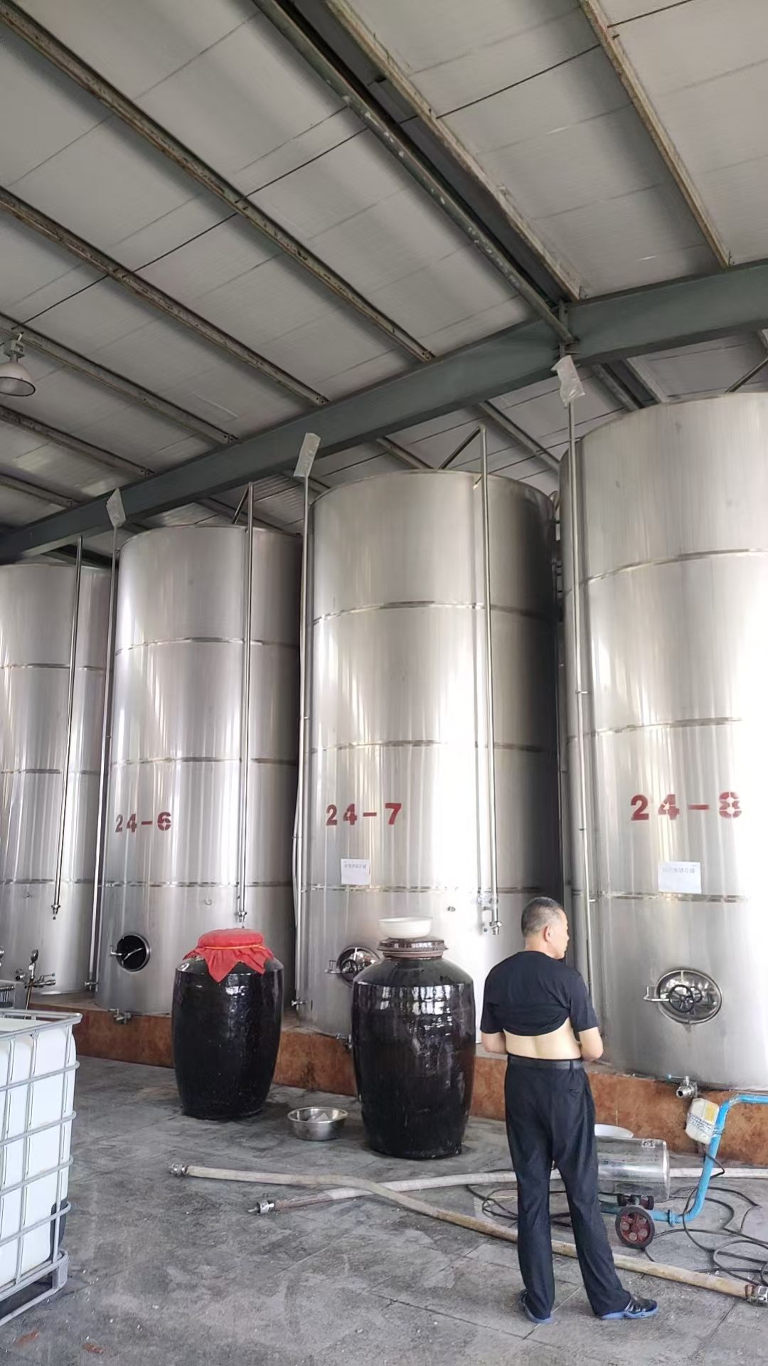 轉(zhuǎn)讓二手不銹鋼儲罐 容積14噸-24噸食品級立式不銹鋼儲酒罐