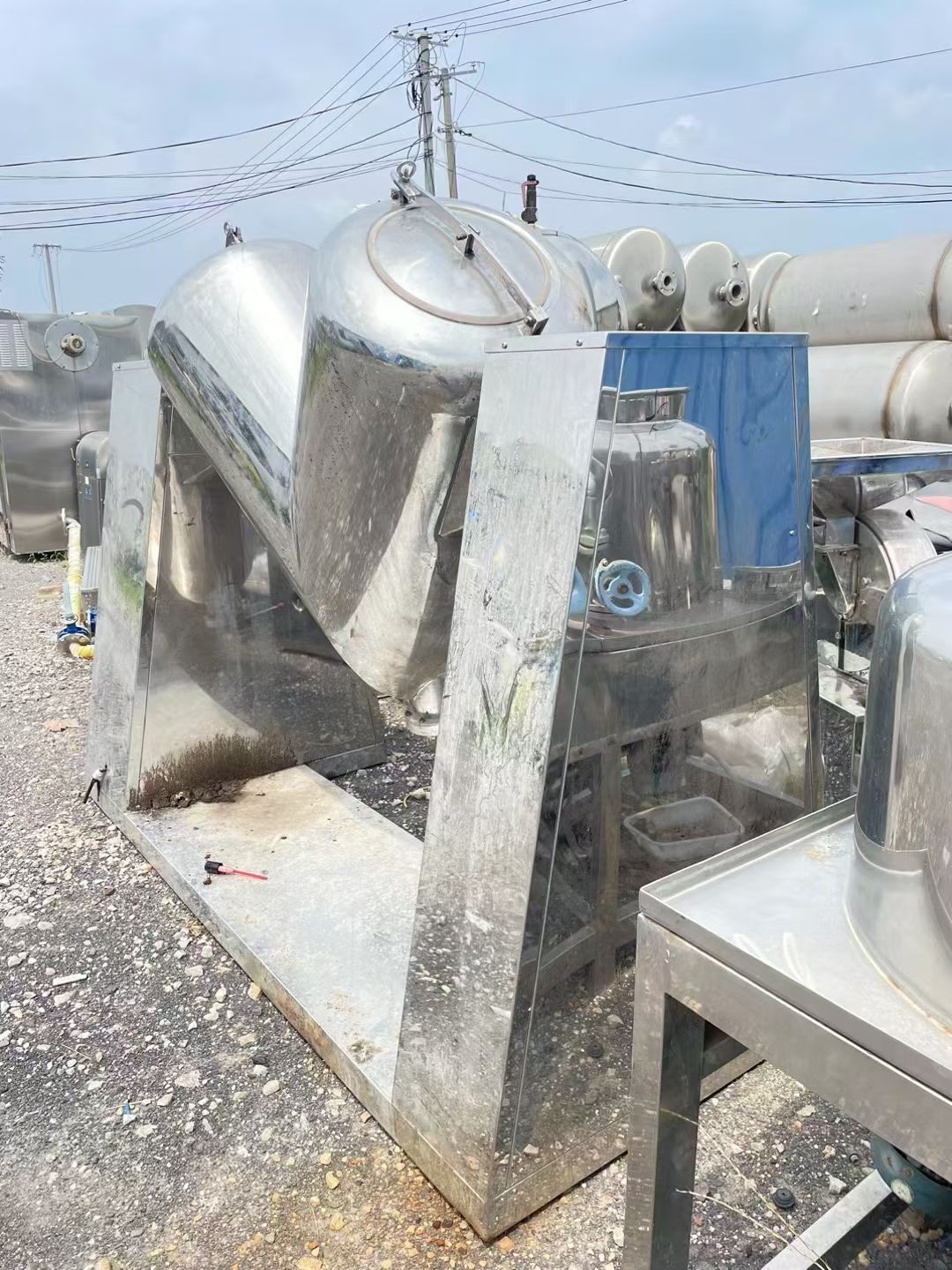 轉(zhuǎn)讓二手V型混合機(jī) 一臺(tái)容積500升江陰產(chǎn)全不銹鋼高效V型混合機(jī)