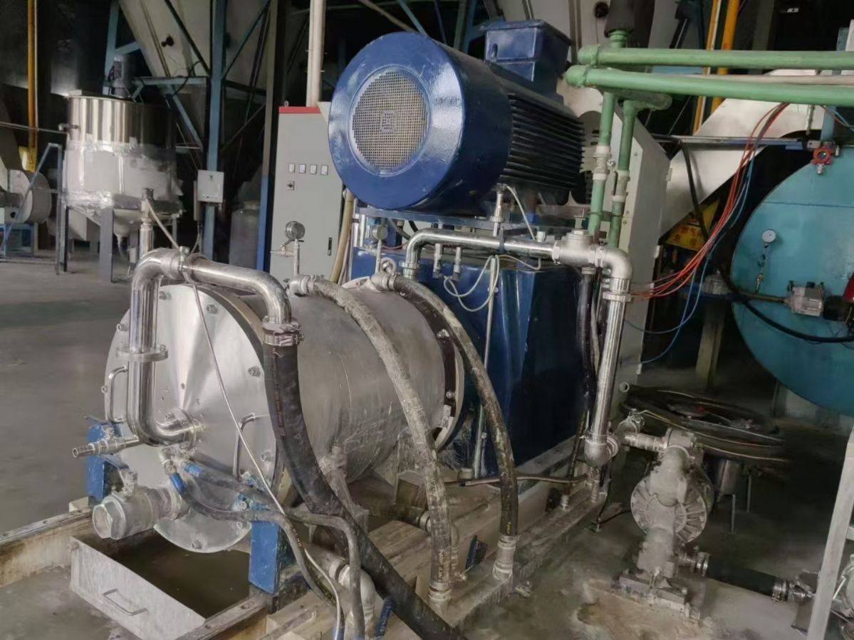 轉讓二手臥式砂磨機 兩臺容積150L廣州派勒產納米臥式砂磨機