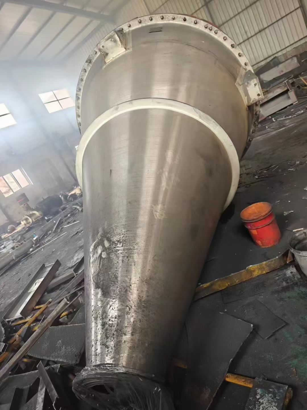 轉(zhuǎn)讓二手錐形混合機(jī) 六臺(tái)容積8立方上海雙龍產(chǎn)三螺旋錐形混合機(jī)