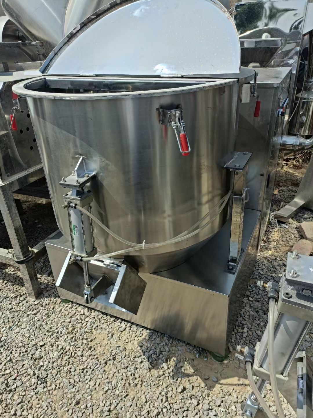 轉(zhuǎn)讓二手高速混合機(jī) 兩臺(tái)容積500L全不銹鋼高速混合機(jī)
