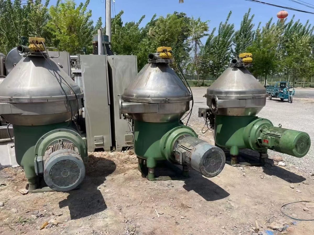 轉(zhuǎn)讓二手碟式分離機(jī) 五臺(tái)DHZ550型巨能碟式分離機(jī)