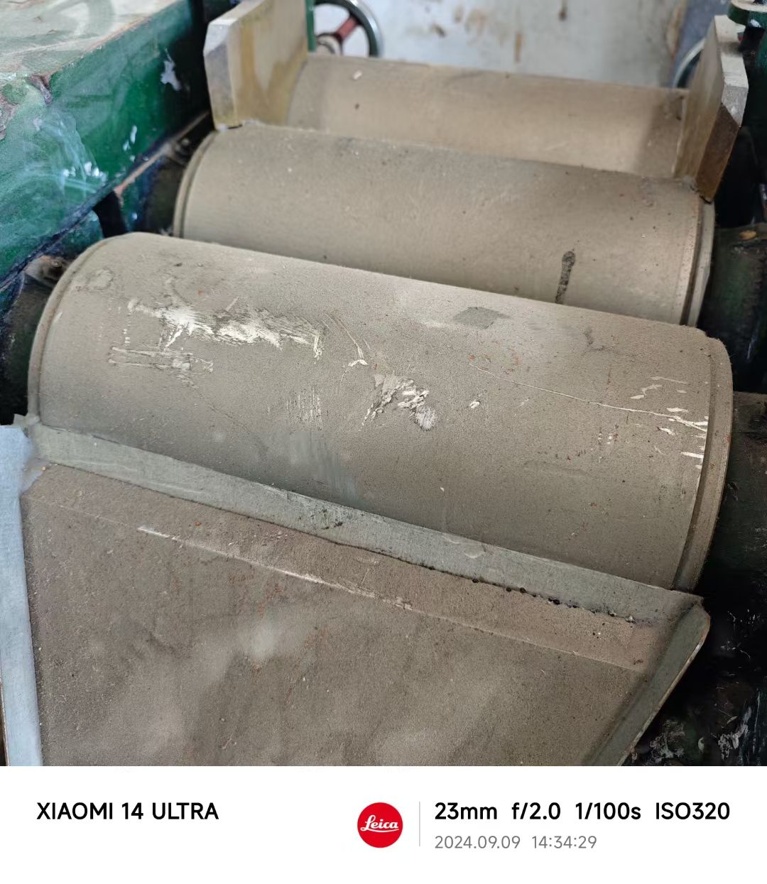 轉(zhuǎn)讓二手三輥研磨機(jī) 兩臺(tái)150型常州龍?chǎng)萎a(chǎn)三輥研磨機(jī)