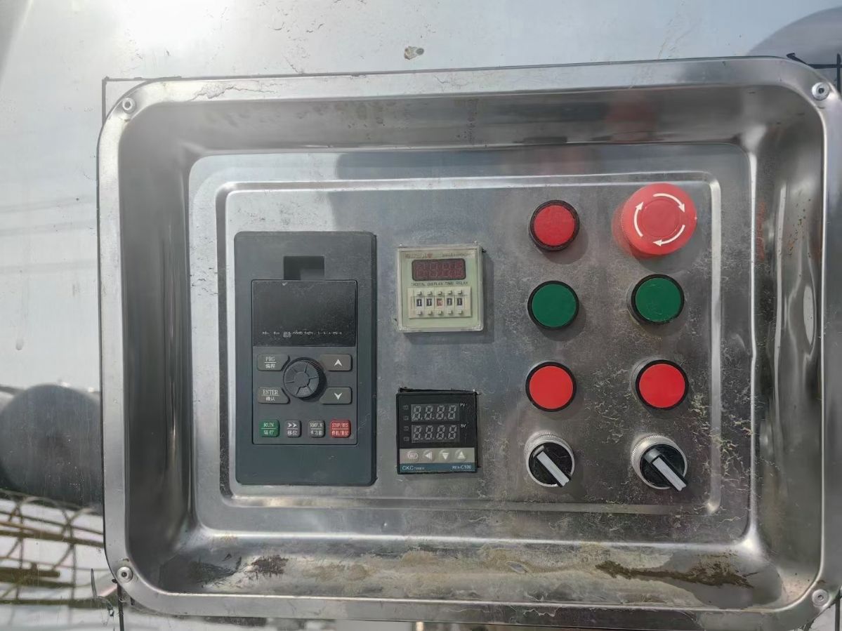 轉(zhuǎn)讓二手雙錐干燥機(jī) 一臺(tái)容積5000L搪瓷雙錐干燥機(jī)