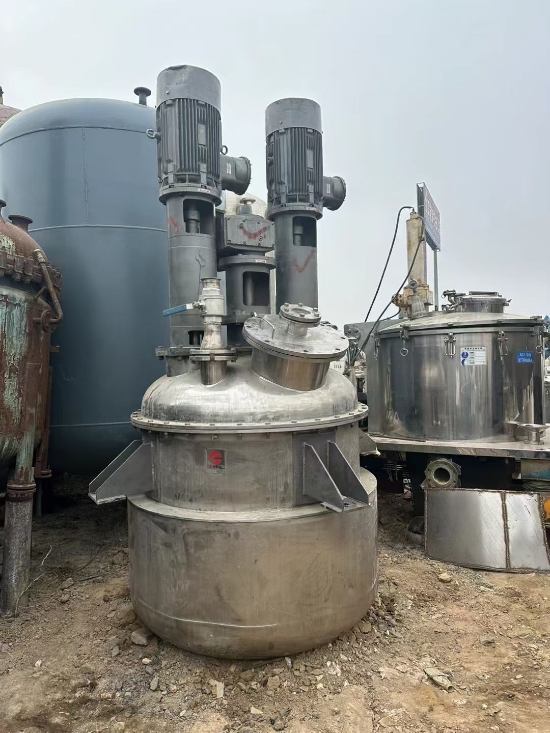 轉(zhuǎn)讓二手分散罐 一臺(tái)容積1立方三個(gè)電機(jī)高速分散罐