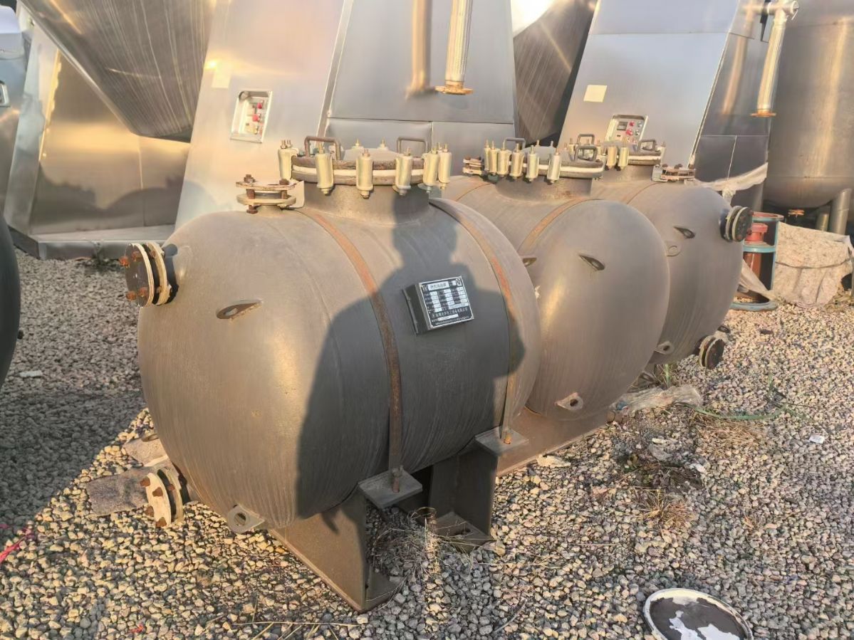 转让二手搪瓷储罐 五台容积500L卧式搪玻璃搪瓷储罐