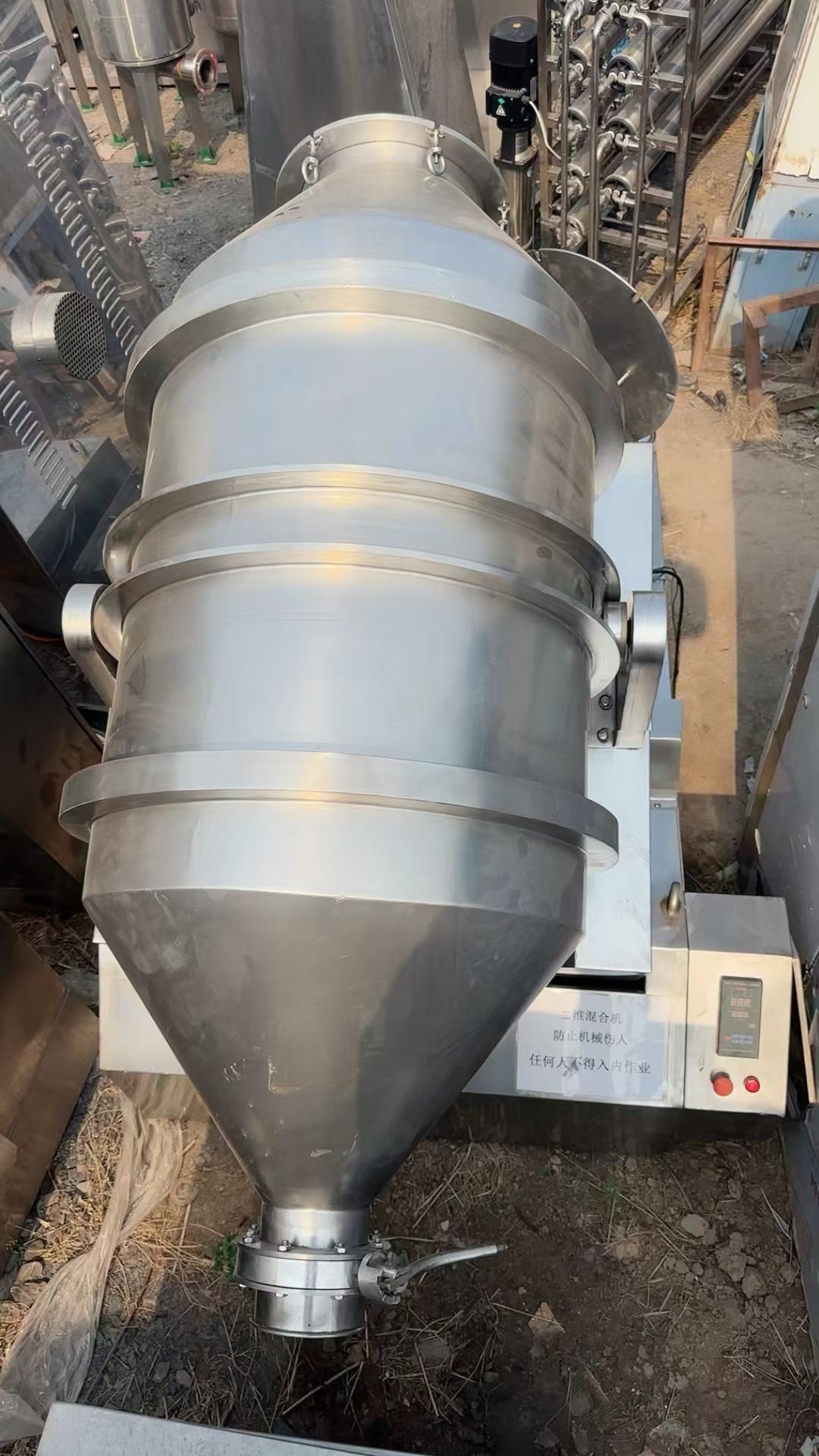 轉(zhuǎn)讓二手二維混合機 一臺容積2000L范群產(chǎn)二維運動混合機