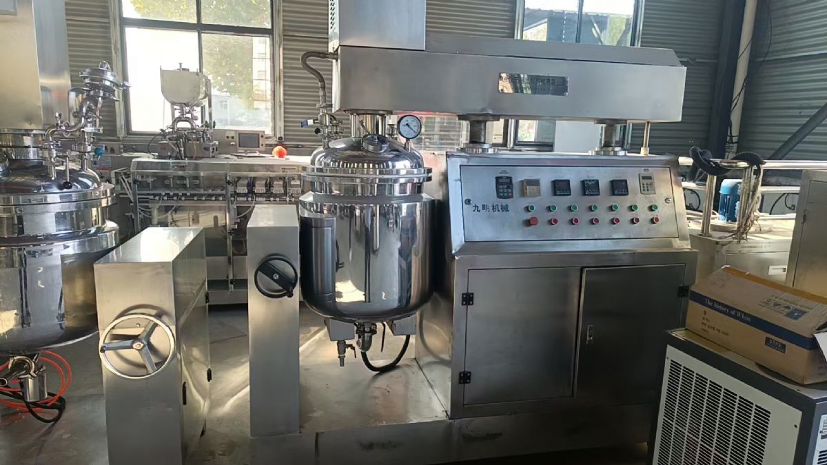 轉(zhuǎn)讓二手真空乳化機(jī) 兩套容積100L電加熱真空均質(zhì)乳化機(jī)