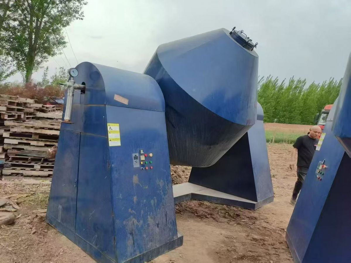 转让二手双锥干燥机 两台容积3000升内搪瓷真空回转双锥干燥机