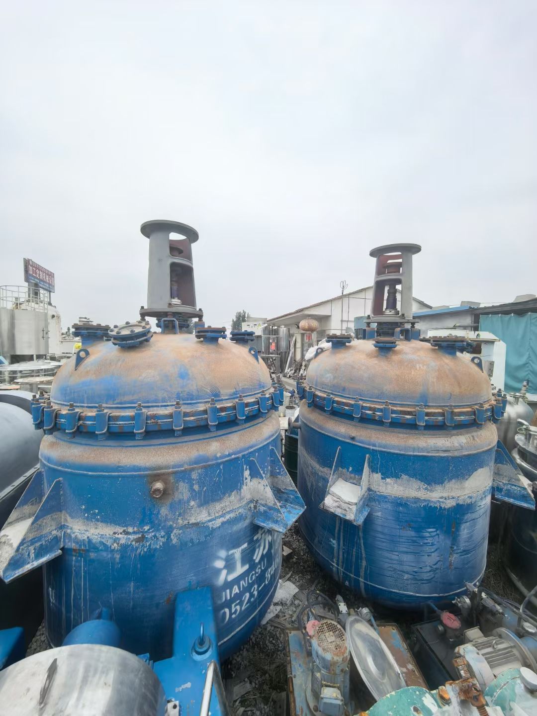 轉(zhuǎn)讓二手搪瓷反應釜 兩臺容積3000L楊陽產(chǎn)帶手續(xù)搪瓷反應釜