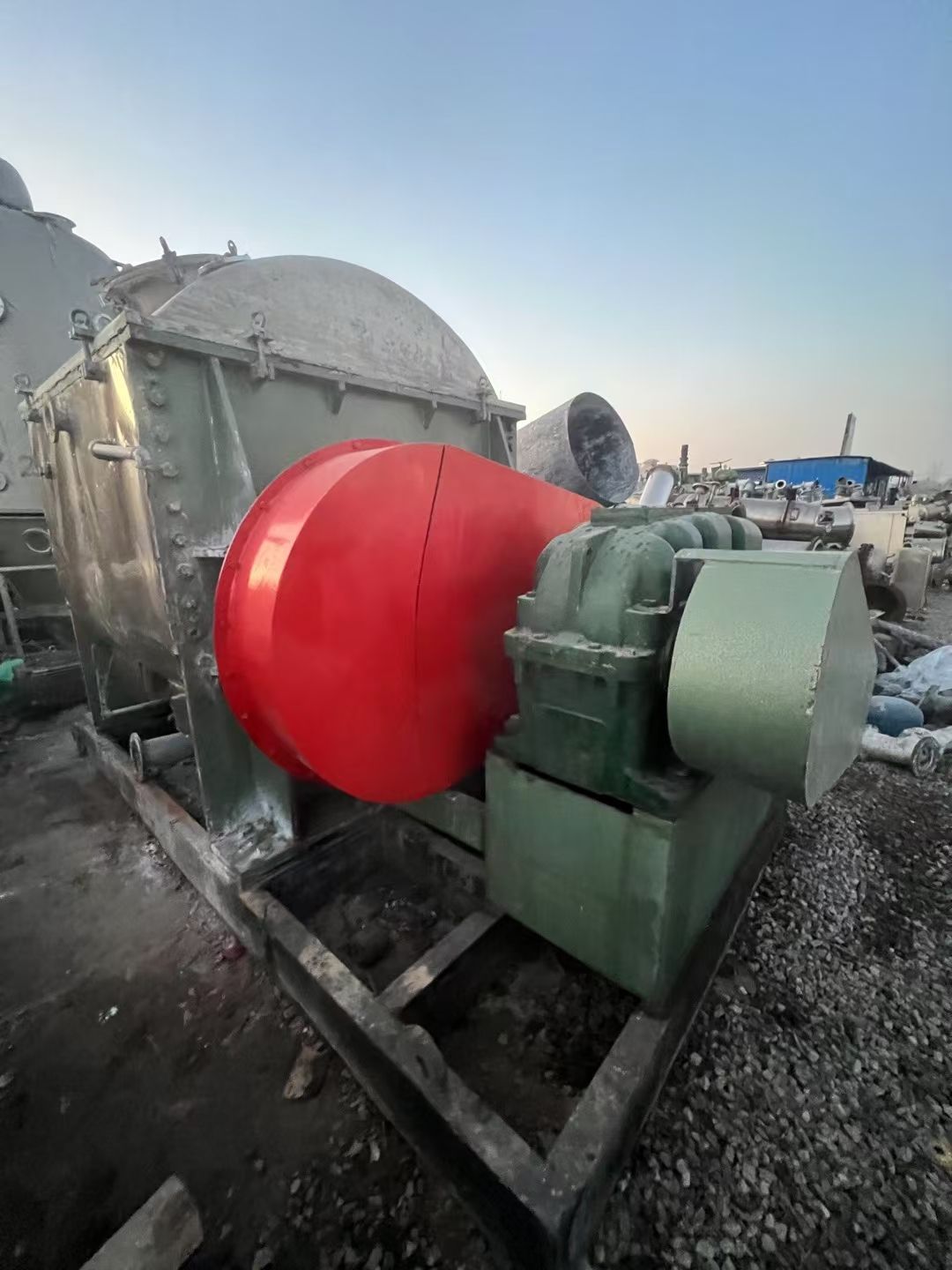 轉(zhuǎn)讓二手真空捏合機 一臺容積3000升如皋產(chǎn)液壓翻蓋下出料捏合機
