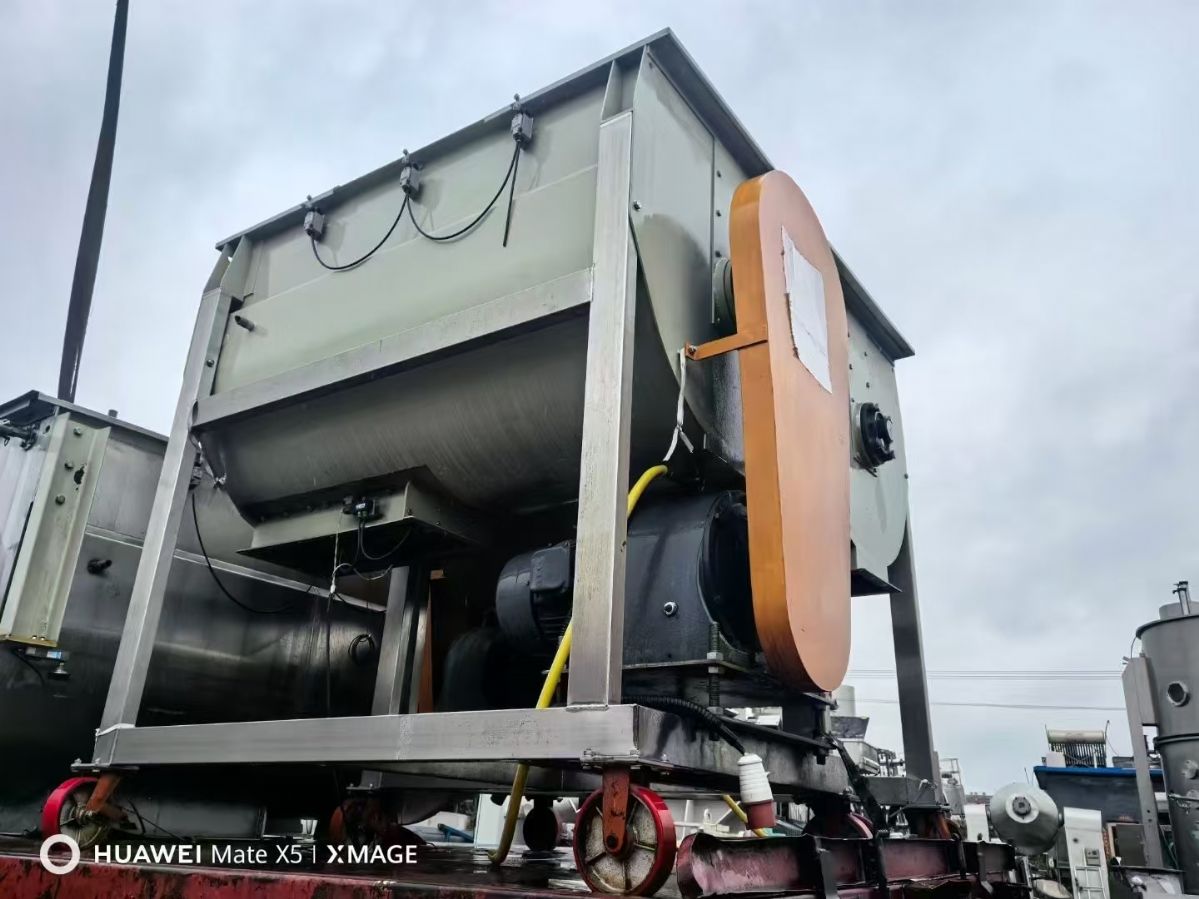 轉(zhuǎn)讓二手螺帶混合機 兩臺容積2立方全不銹鋼夾套螺帶混合機