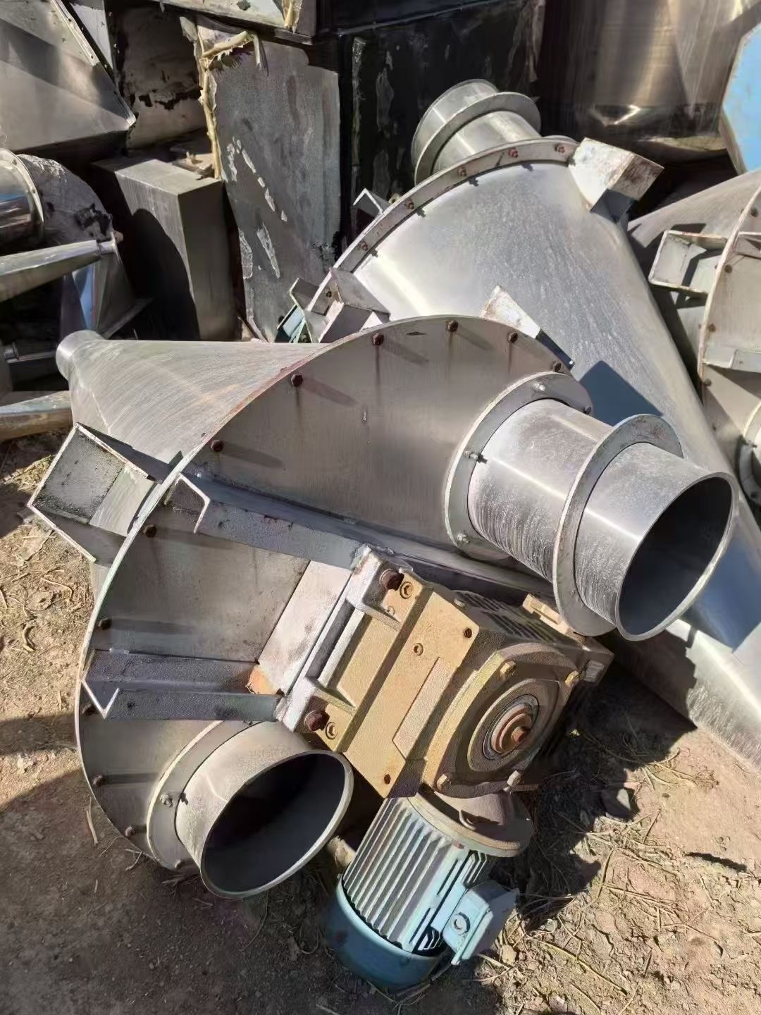 轉(zhuǎn)讓二手錐形螺帶混合機(jī) 三臺(tái)容積200L全不銹鋼錐形螺帶混合機(jī)