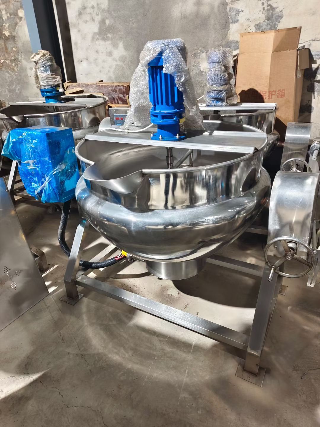 转让二手电加热夹层锅 容积200升-600升可倾斜搅拌电加热夹层锅