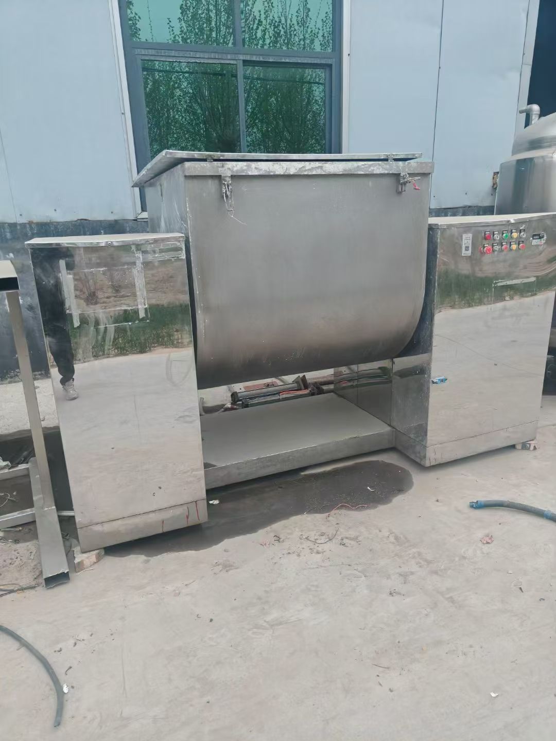 轉(zhuǎn)讓二手槽型混合機 一臺容積1200升大型槽型混合機