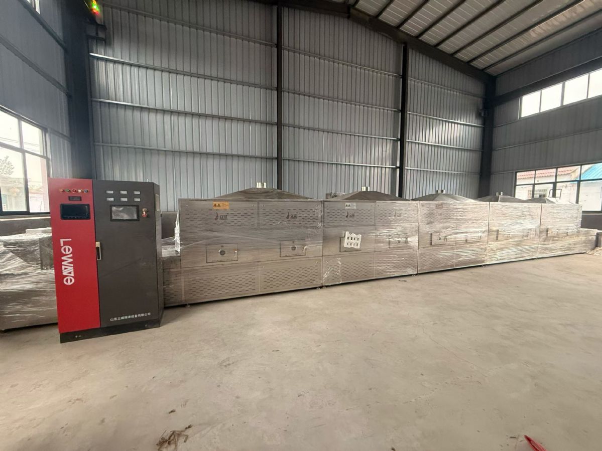 转让二手微波干燥机 一台功率100千瓦水冷式立威产微波干燥机