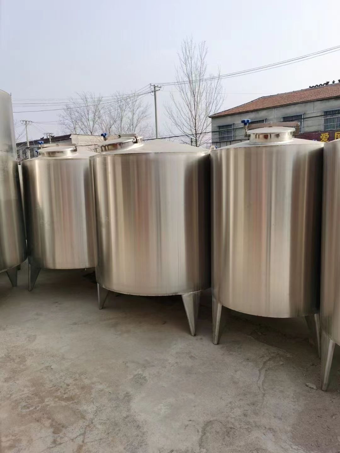 出售全新未用2噸不銹鋼立式儲水罐可定做