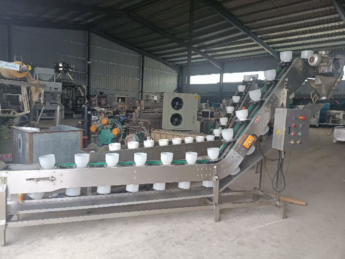轉(zhuǎn)讓二手200型給袋式包裝機碗式上料機
